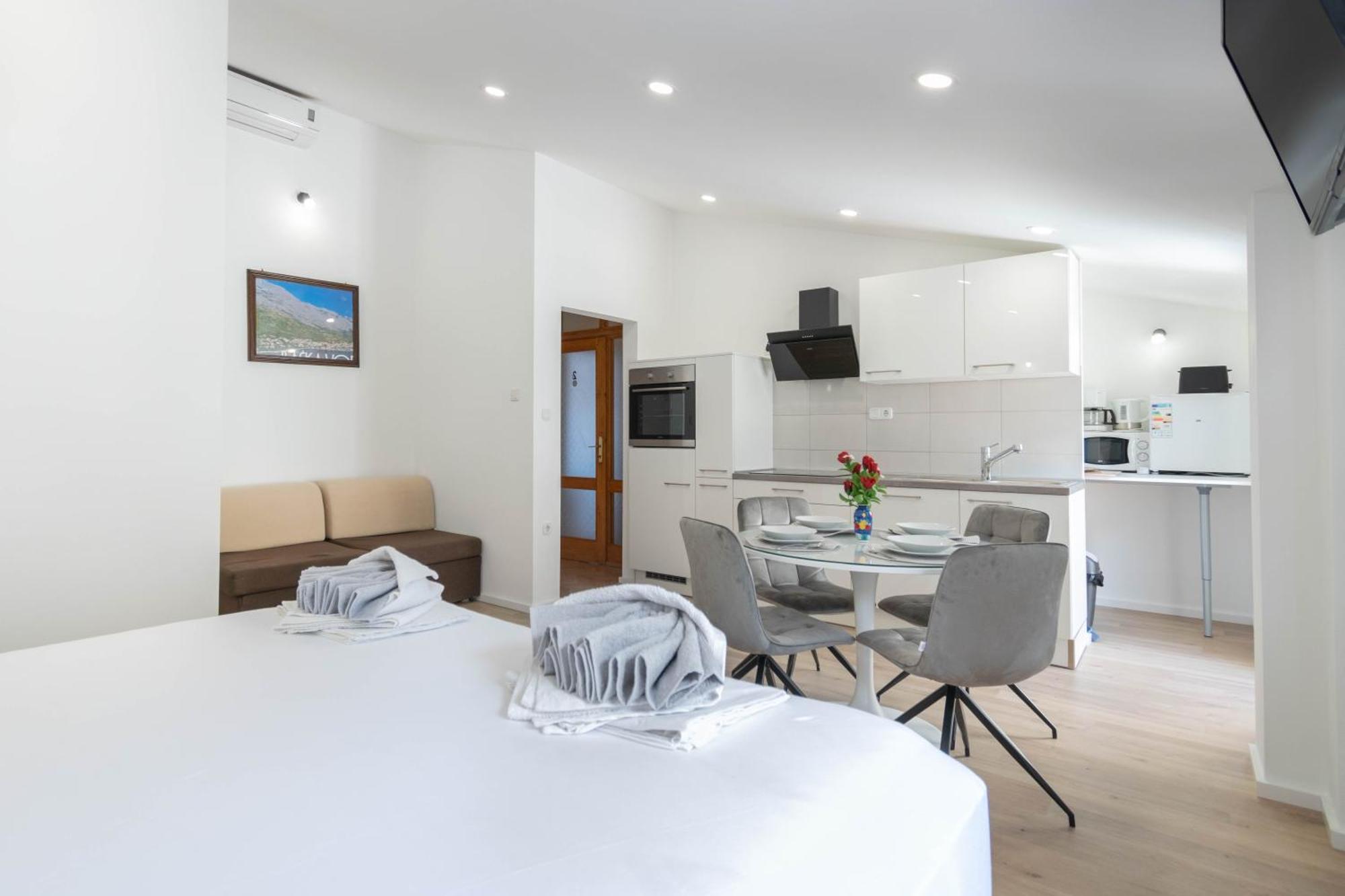 Apartment Kristina Dujmovic Башка-Вода Экстерьер фото