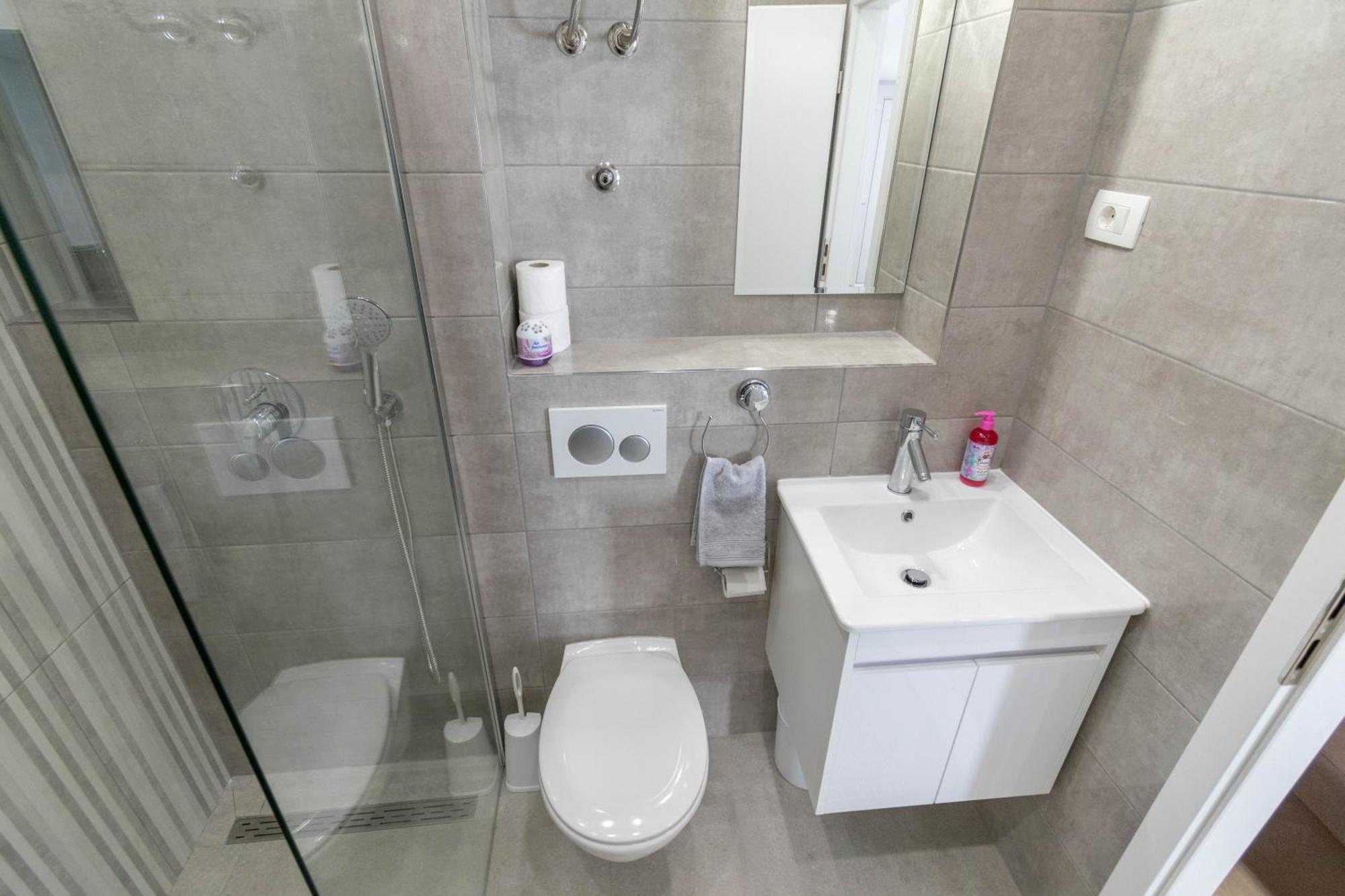 Apartment Kristina Dujmovic Башка-Вода Экстерьер фото